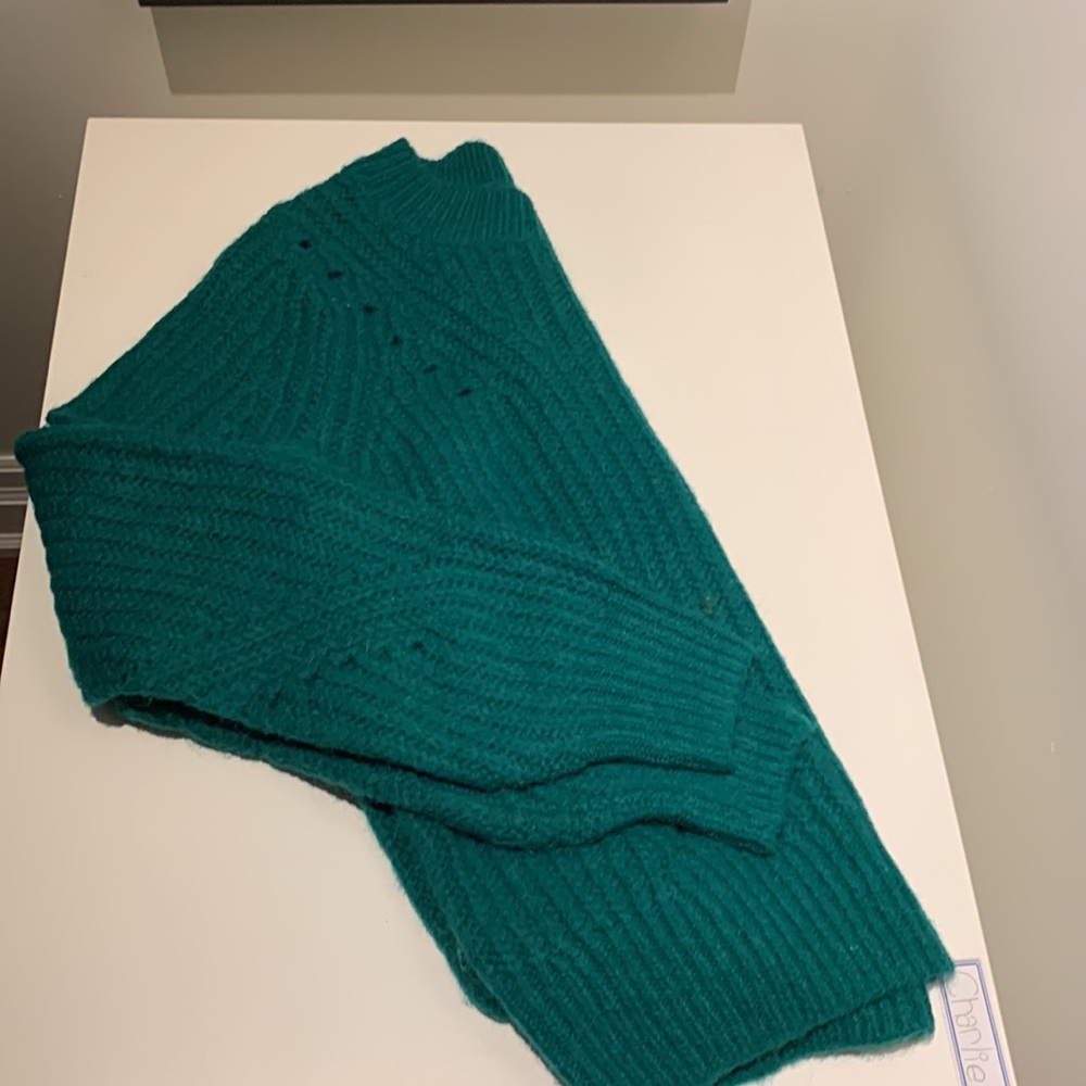 Gap sweater